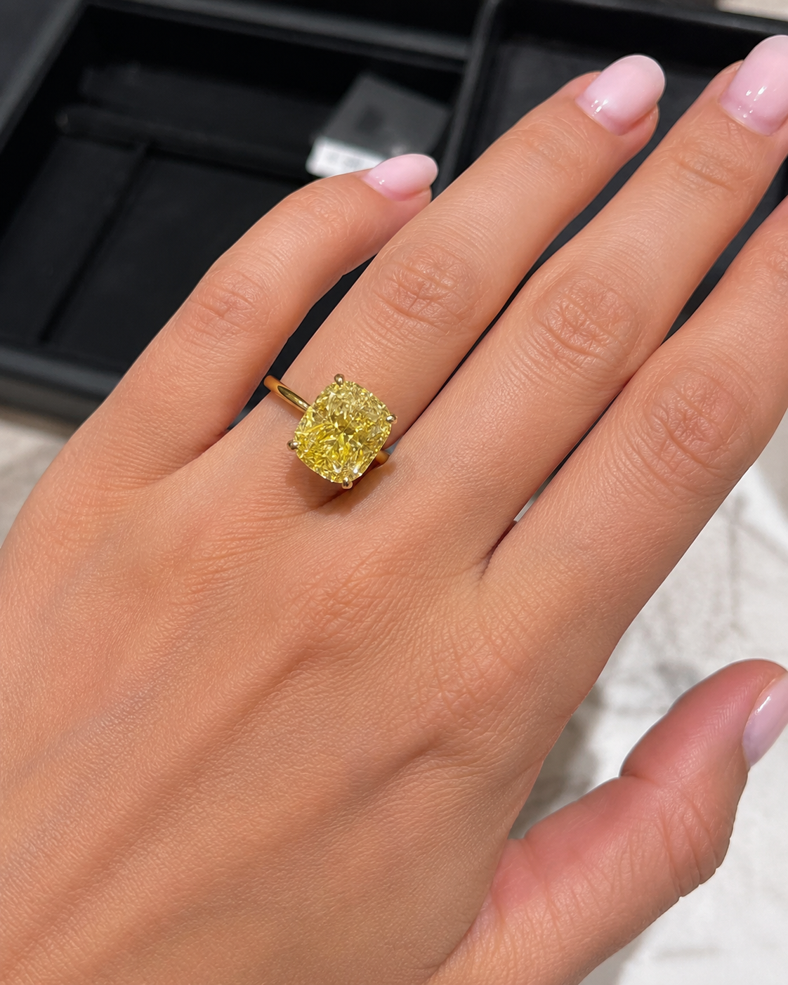 Galben diamant cushion 3 ct - imagine 3